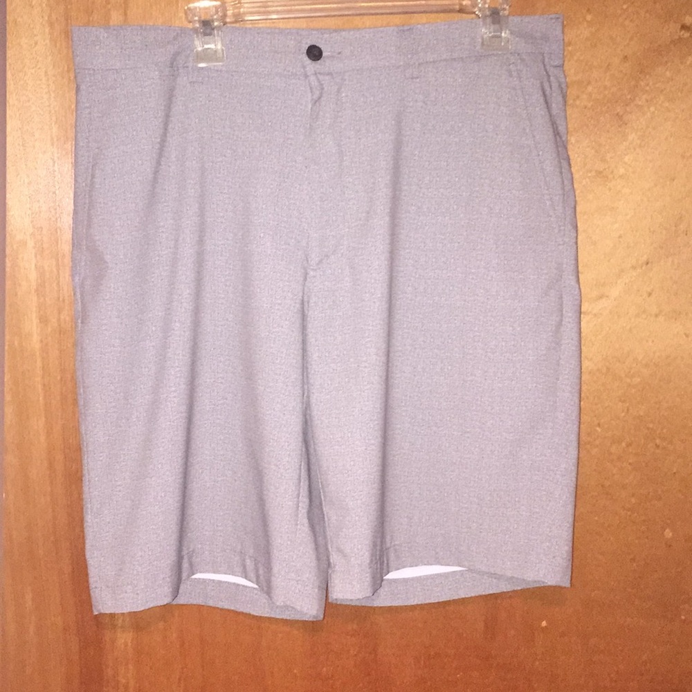 Light grey/silver golf shorts